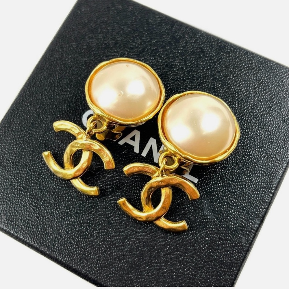 Chanel Faux Pearl CC drop Earrings Gold plated 24 kt